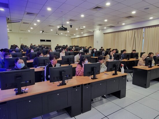 Participants Listening Attentively(Open new window/jpg file)Image