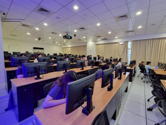 Participants attentively engaged in the course.(Open new window/jpg file)Image