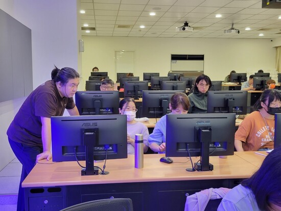 孫鳴遠老師逐一指導教學學員提問之問題(Open new window/jpg file)Image