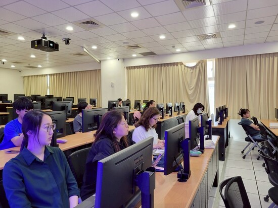 Participants who listened attentively.(Open new window/jpg file)Image