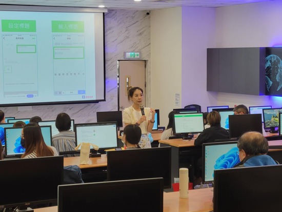 Participants who listened attentively during the “AI Sticker Creation” course.(Open new window/jpg file)Image