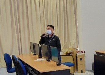 Director of Library and Information Services Assists in Promoting Campus Website and Social Media Matters(Open new window/jpg file)Image