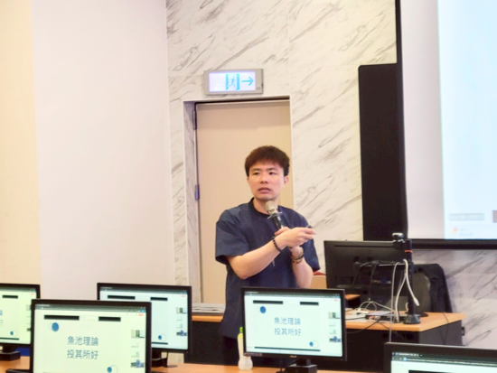 Professor Ricky Yen conducted the course instruction.(Open new window/png file)Image
