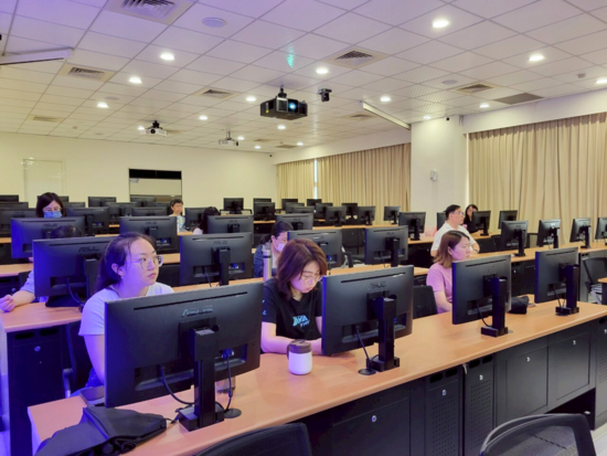 Participants who listened attentively.(Open new window/png file)Image