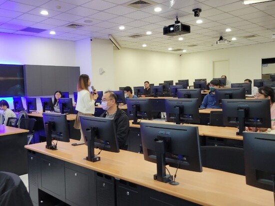 Participants who listened attentively to the course.(Open new window/jpg file)Image