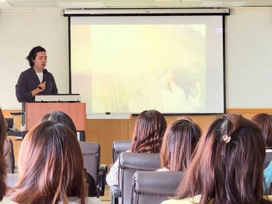 吳鑫老師conducted a lesson on lighting techniques and concepts in photography.(Open new window/jpg file)Image